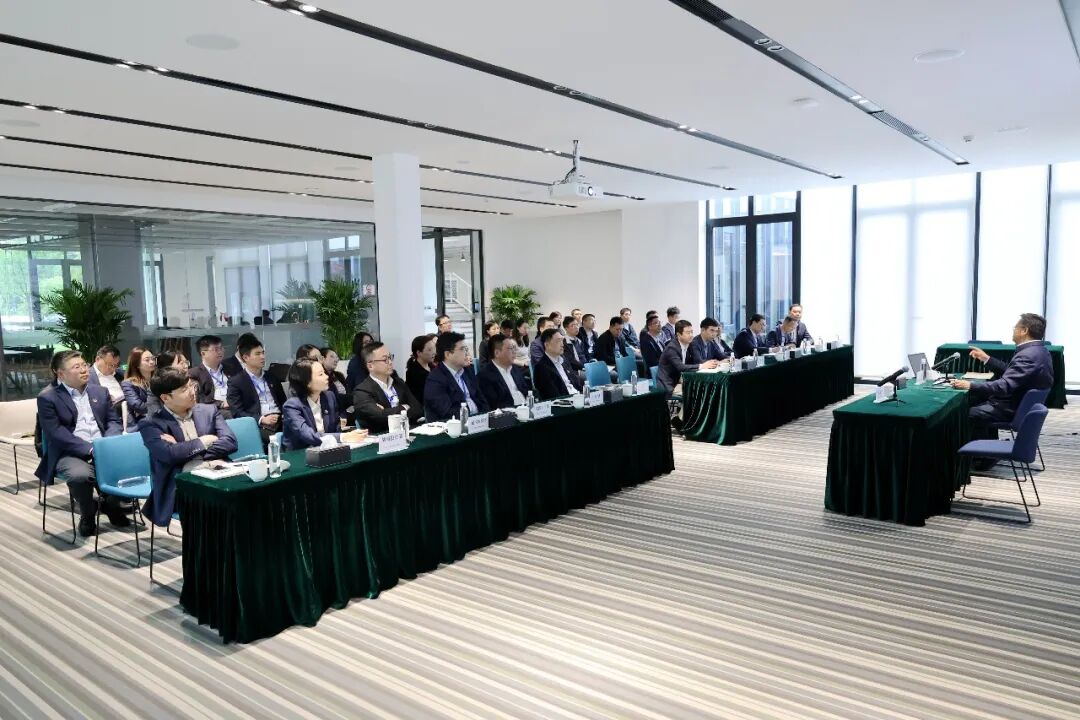 长新公司党委举行树立和践行正确政绩观学习教育专题辅导报告会