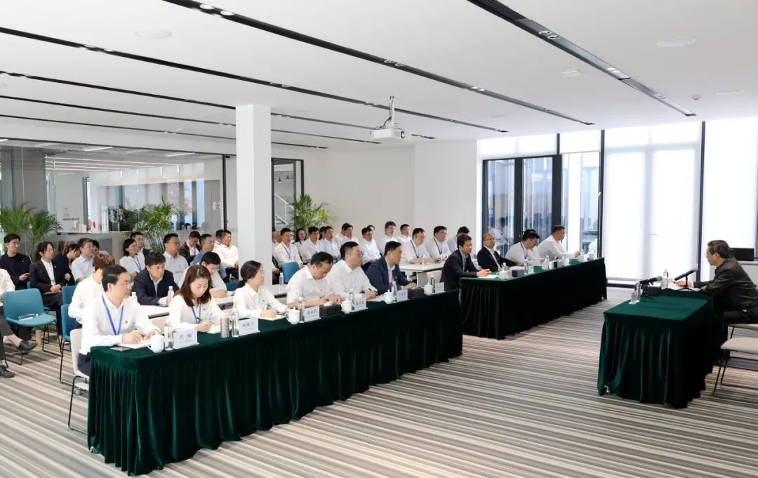走好新时代赶考路——长新公司党委举行贯彻中央八项规定精神专题辅导报告会