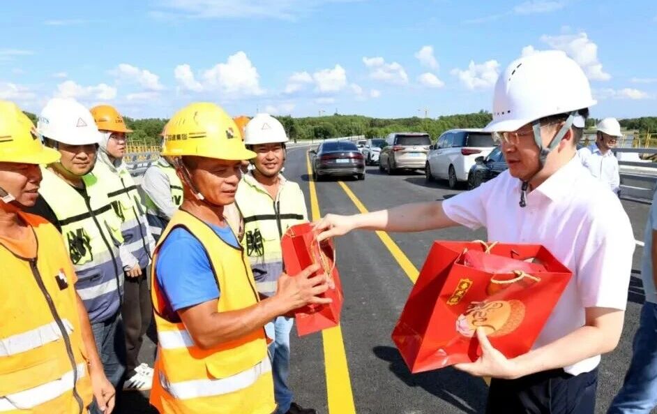 示范区执委会深入长新公司在建项目一线，开展“双节”慰问和安全检查工作