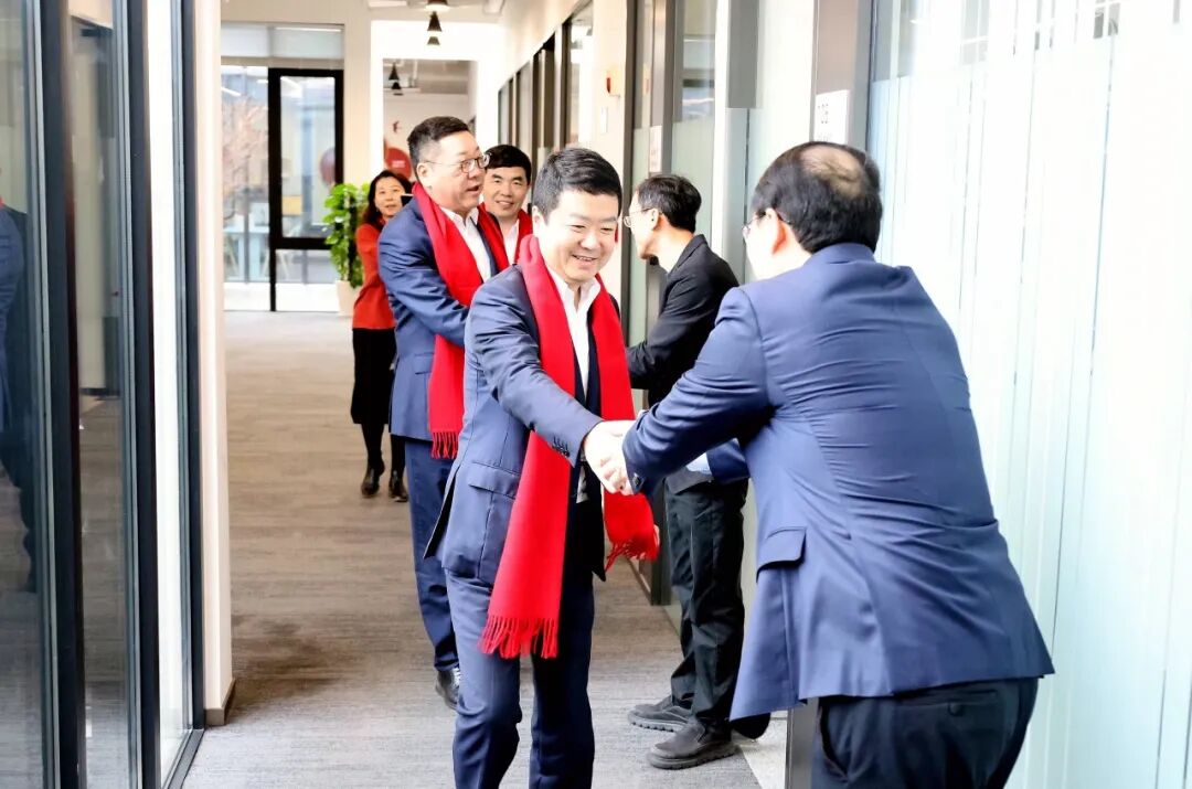 新春送暖启新程  实干笃行谱新篇——长新公司领导班子节后首日走访慰问干部职工